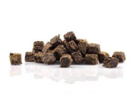 cubetti di carne essiccata di manzo per cani